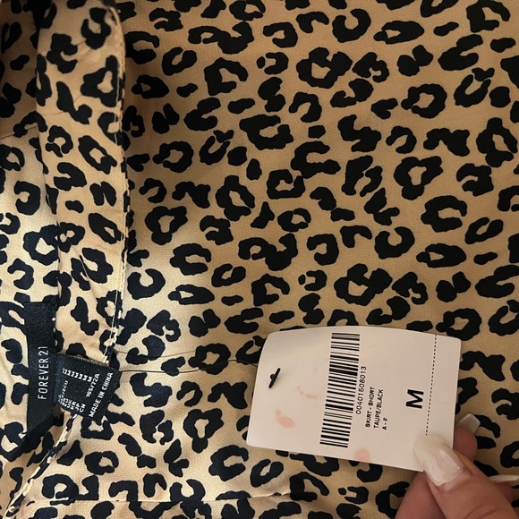 Forever 21 Black and Tan Leopard Skirt - Picture 2 of 2